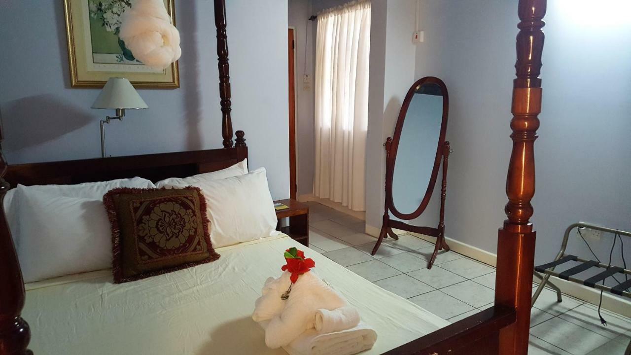 Rainbow Inn Grenville Экстерьер фото