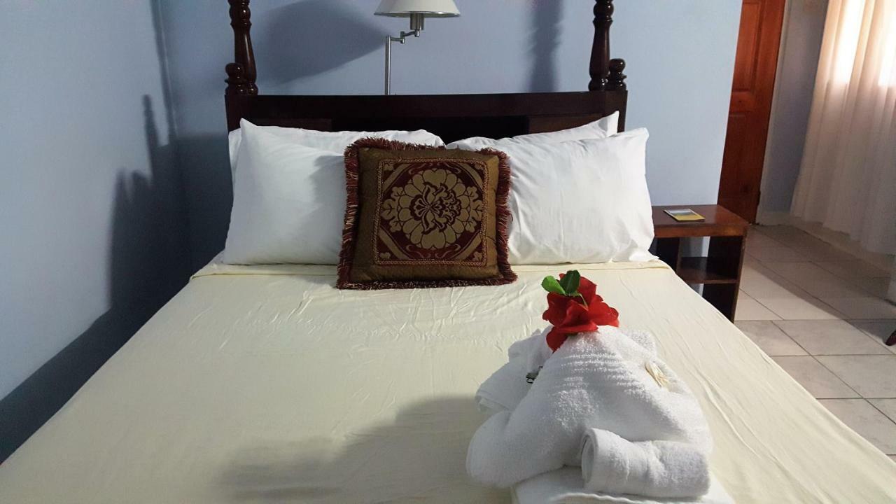 Rainbow Inn Grenville Экстерьер фото