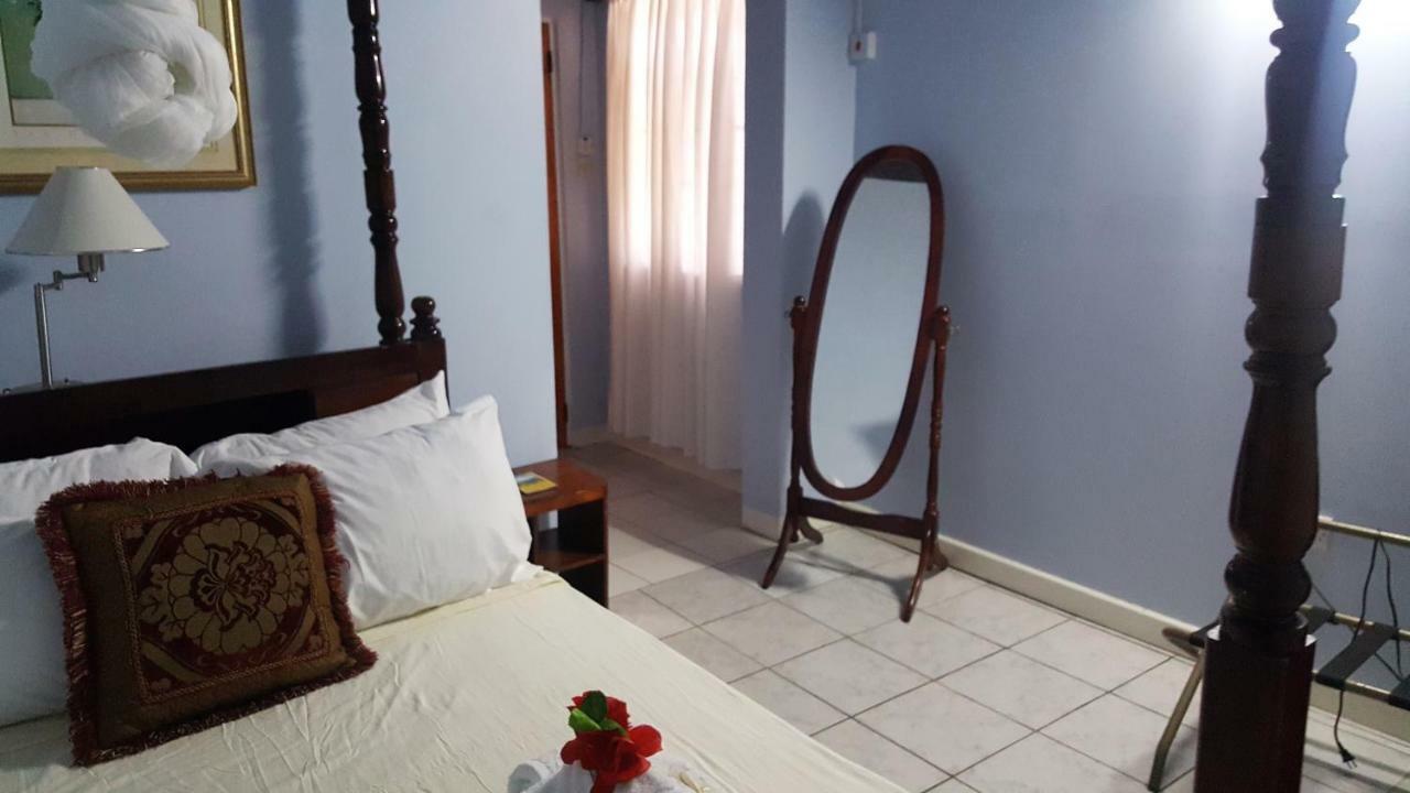 Rainbow Inn Grenville Экстерьер фото