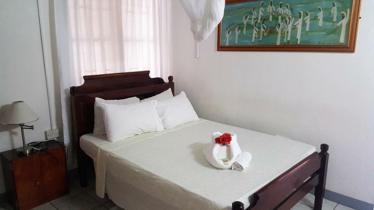 Rainbow Inn Grenville Номер фото